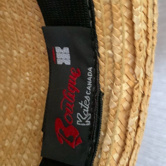 Kates boutique Canada hat excellent used condition - Picture 6 of 6